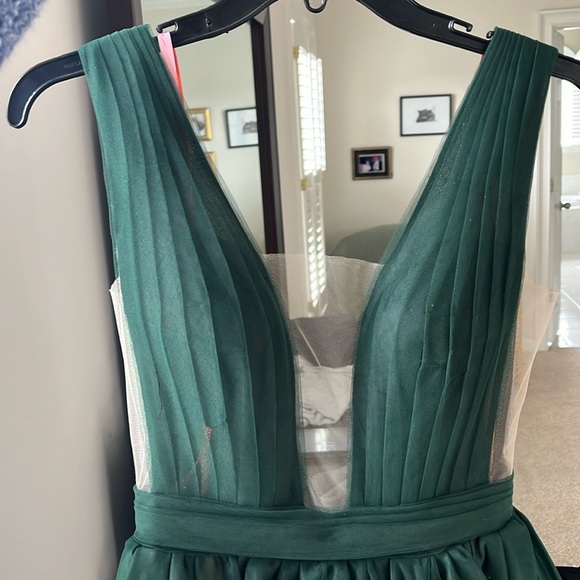 Evening tulle gown with plunging neck, Milla Emerald Green - Picture 7 of 12